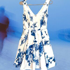 Trixxi Party Dress Size 3; V Necklines Front & Back; Floral; Petticoats